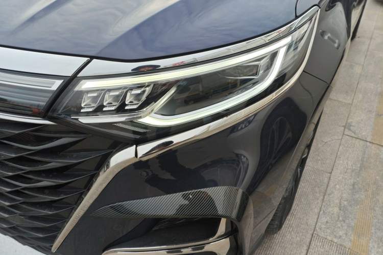 Used Roewe iMAX8 2022 400TGI Flagship Edition
