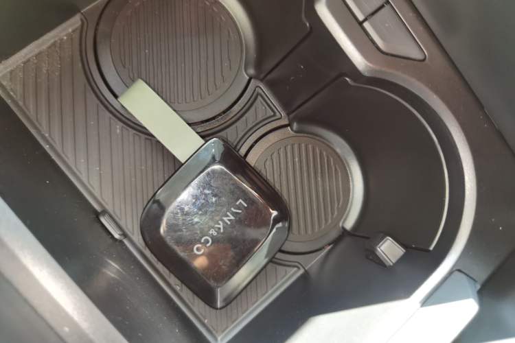 Used Lynk & Co 08 EM-P 2025 220 km All-Wheel-Drive Performance Halo
