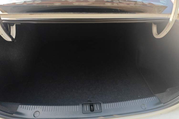 Used Roewe i6 2020 PLUS 1.6L CVT 4G Connected Glory Flagship Edition
