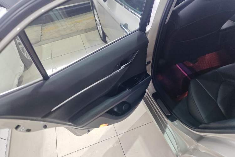 Used Toyota Camry 2019 2.0G Luxury Edition China VI Standard
