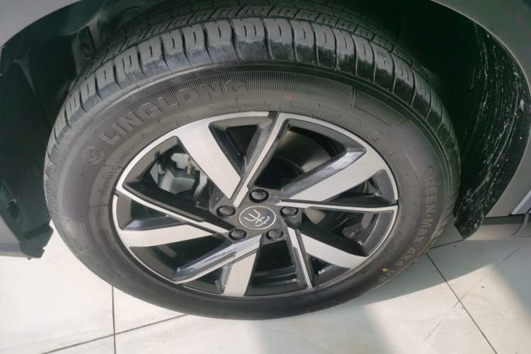 Used BYD Song Pro New Energy 2024 HONOR Edition DM-i 71KM Navigation Model
