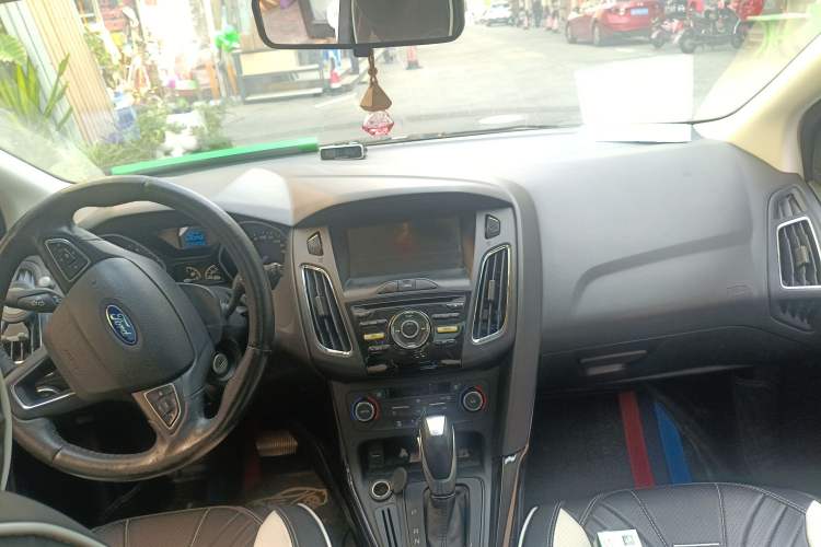 Used Ford Focus 2017 Hatchback 1.6L Automatic Fashion Edition Smart Drive Version
