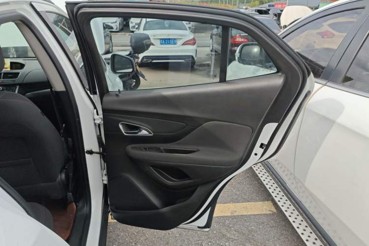 Used Buick Encore 2015 1.4T Automatic Two-Wheel Drive Urban Elite Version
