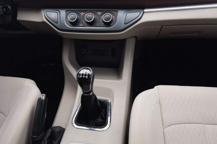 Used FORTHING Lingzhi 2020 M5L 1.6L Base Model 7 Seats