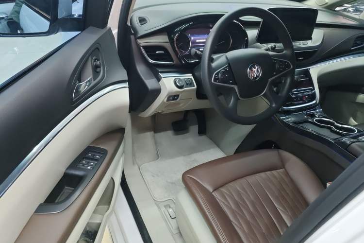 Used Buick GL8 2023 Land Executive Class Smart Enjoyment Model
