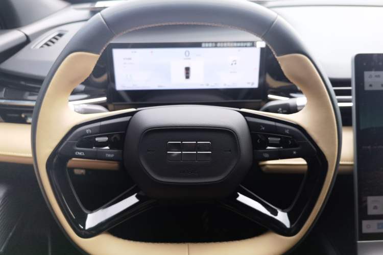 Used  L6 2024 125km PLUS Dragon Edition
