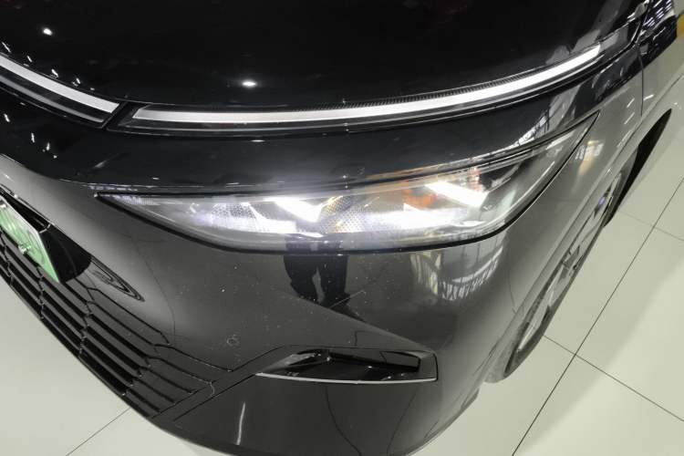 Used XPeng X9 2024 702 Ultra-Long Range Max
