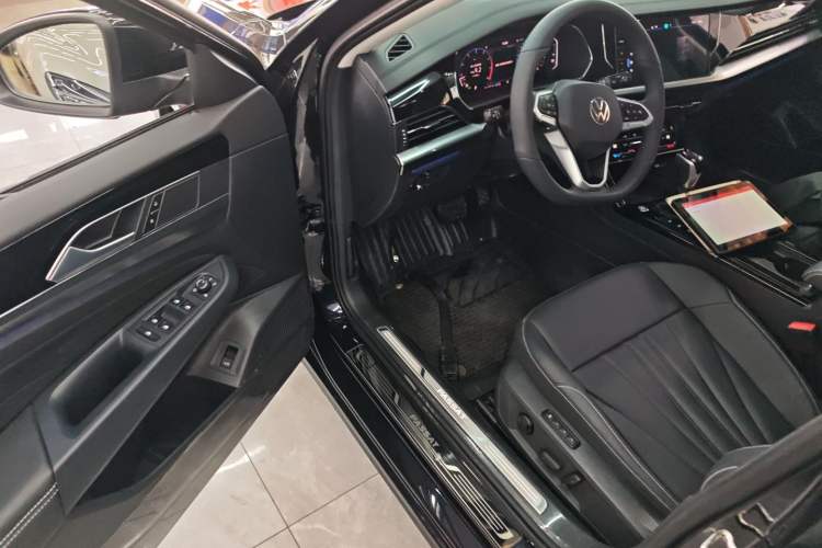 Used Volkswagen Passat 2025 Outstanding Model 380TSI Starry Dragon Glorious Edition
