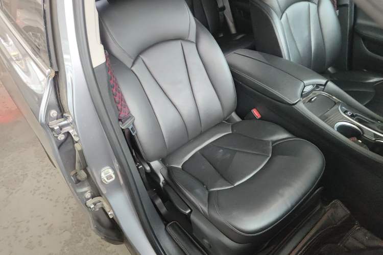 Used Buick Envision 2018 20T Two-Wheel-Drive Elite Model
