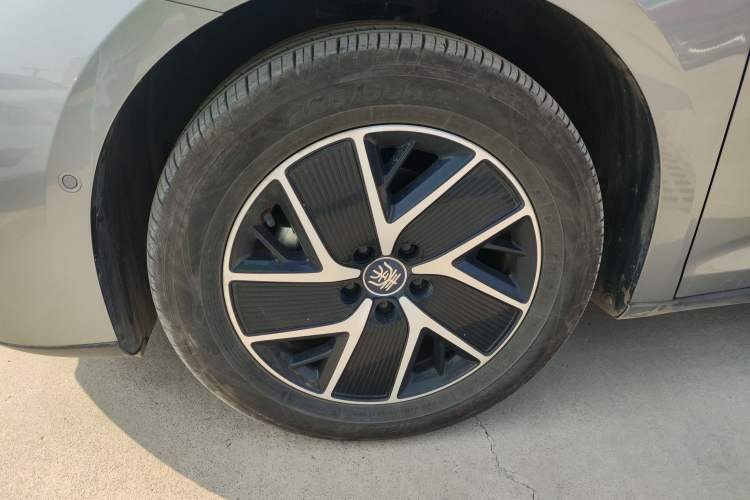 Used BYD Qin L 2025 DM-i Smart Drive 120KM Leading Model