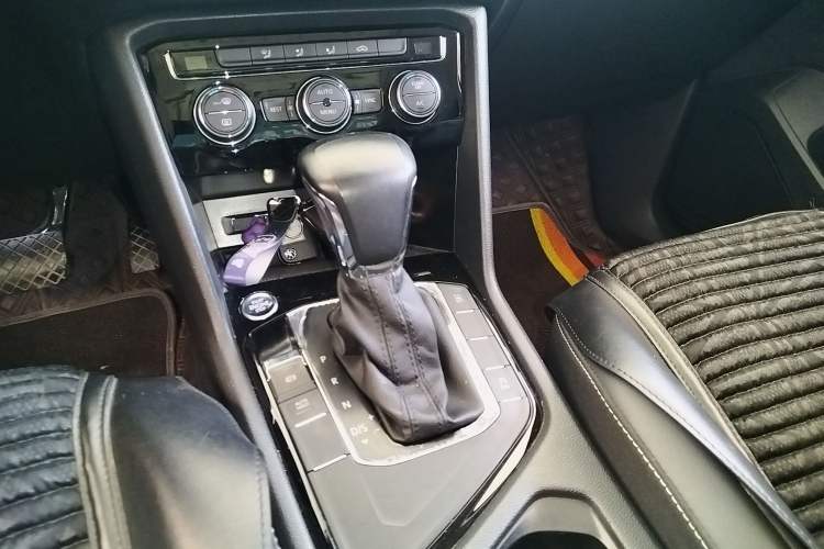 Used Volkswagen Tiguan L 2021 330TSI Automatic Two-Wheel Drive Smart Edition