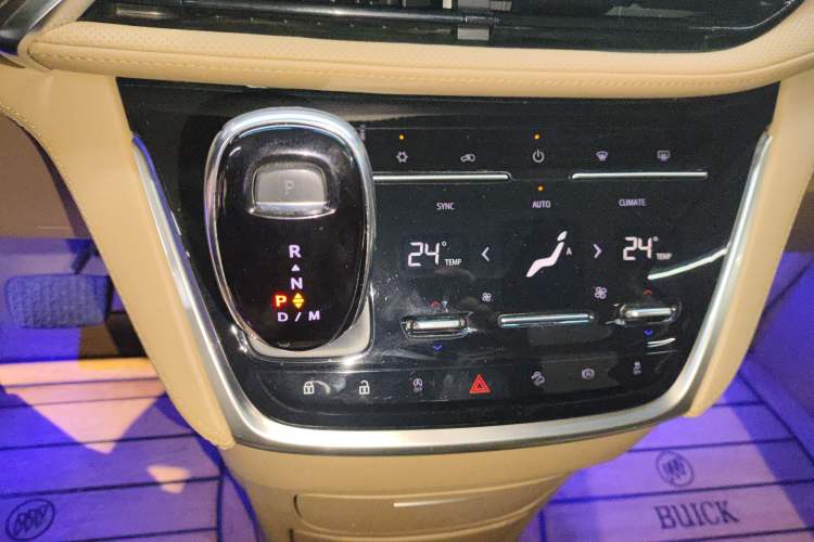 Used Buick GL8 2021 ES Landtrek 653T Luxury Model
