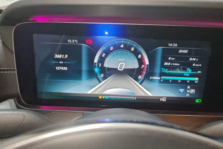 Used Mercedes-Benz E-Class 2016 E 300 L Sporty and Stylish Model
