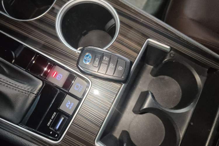 Used Toyota Sienna 2021 2.5L Hybrid Platinum Edition
