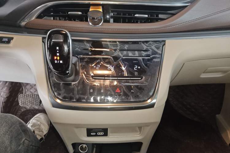 Used Buick GL8 2021 Land Cruiser Executive Class 652T Luxury Model
