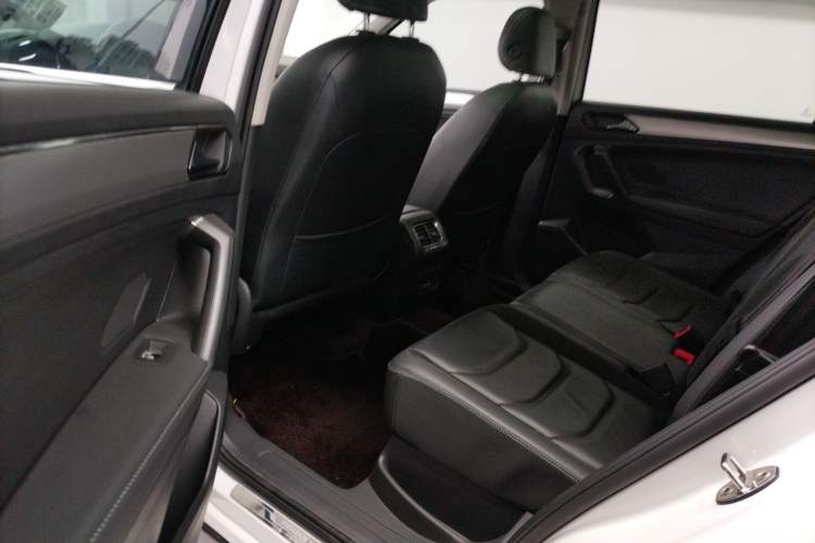 Used Volkswagen Tiguan L 2019 330TSI Automatic Two-Wheel Drive Panoramic Comfort Edition China VI Standard
