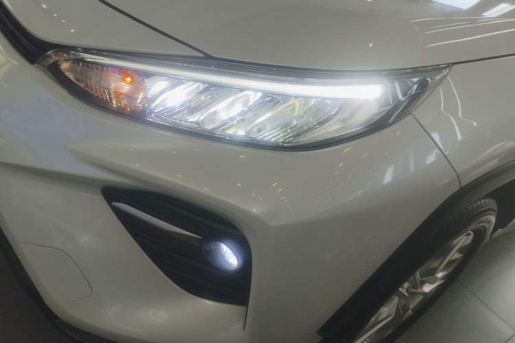 Used Toyota Wildlander 2022 Updated Version 2.0L CVT Two-Wheel Drive Leading Edition
