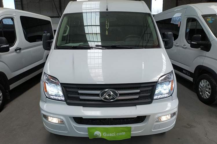Used SAIC MAXUS Xintu V80 2023 2.0T Manual Classic Aoyuntong Long Wheelbase Mid-Height 6/7/8/9-Seater
