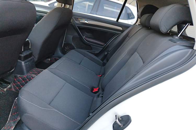 Used Volkswagen Golf 2016 1.6L Automatic Fashion Model
