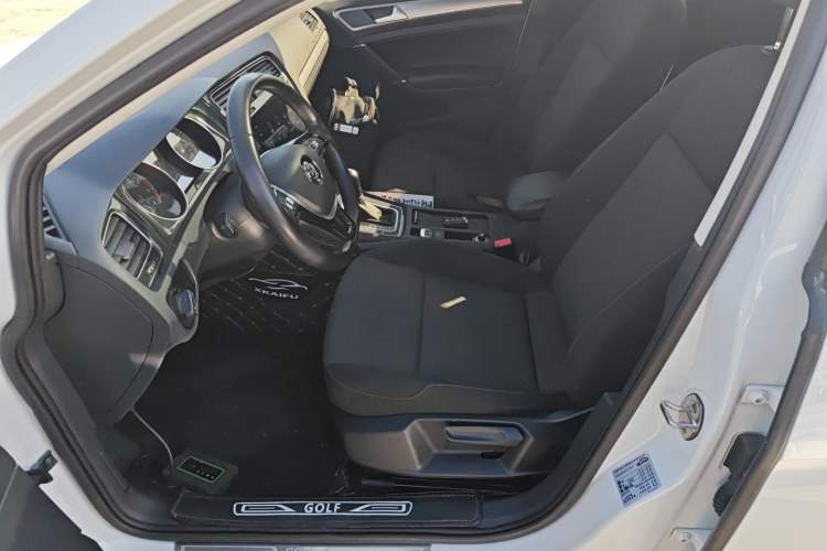 Used Volkswagen Golf 2020 Zhiai Edition 200TSI DSG Comfortable & Ambitious Version
