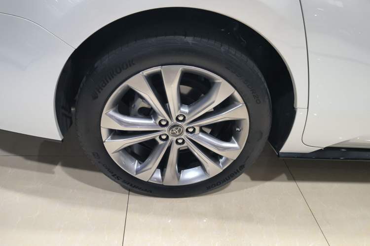 Used Toyota Sienna 2023 2.5L Hybrid Deluxe Edition