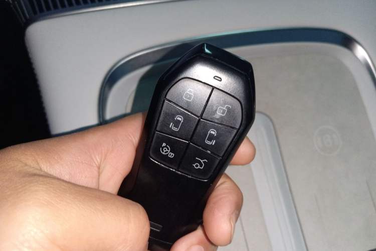 Used XPeng X9 2024 640 All-Wheel Drive High-Performance Max
