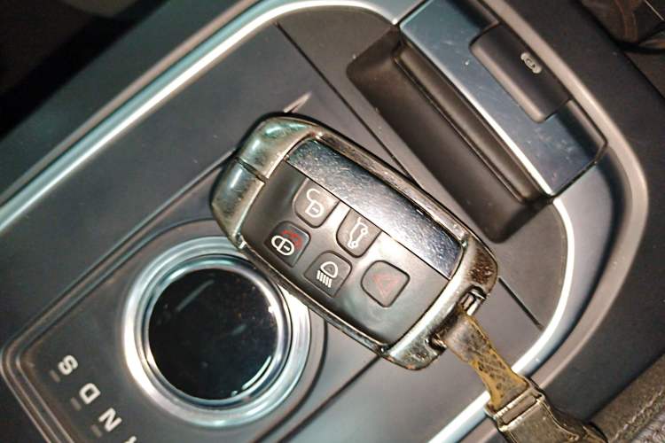 Used Land Rover Discovery Sport 2019 240 PS SE Version China VI Standard
