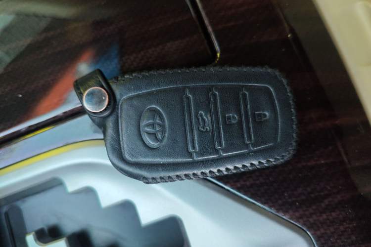 Used Toyota Camry 2015 Dual-Engine 2.5 HG Luxury Navigation Edition
