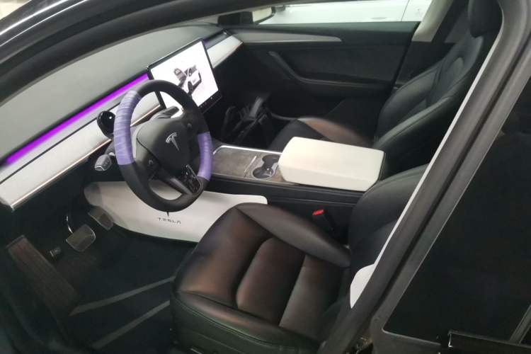 Used Tesla Model Y 2023 Rear-Wheel-Drive Version
