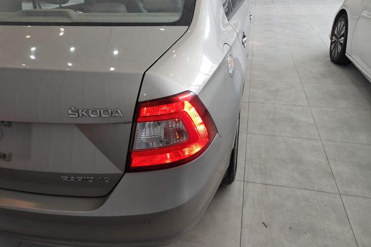 Used Skoda Rapid 2013 1.6L Manual Smart Selection Model
