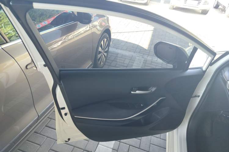 Used Toyota Corolla 2021 Dual-Motor 1.8L E-CVT Elite Edition
