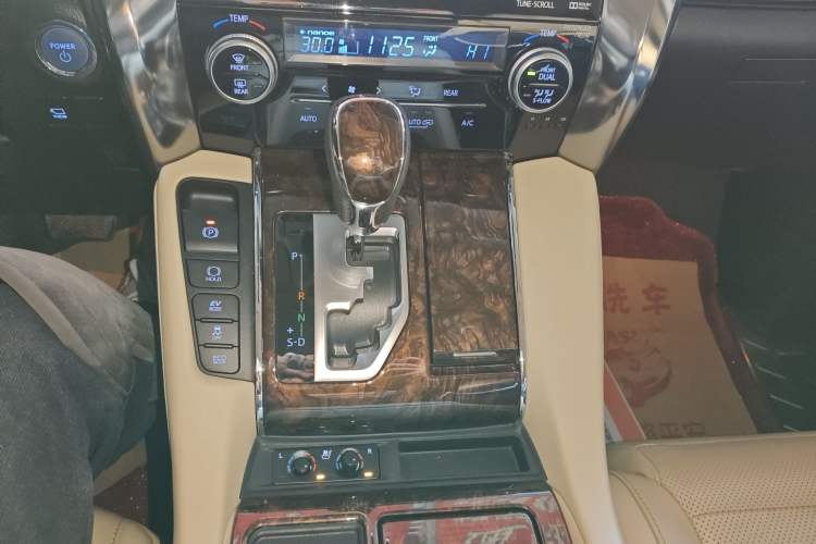 Used Toyota Alphard 2019 Dual-Engine 2.5L Luxury Edition
