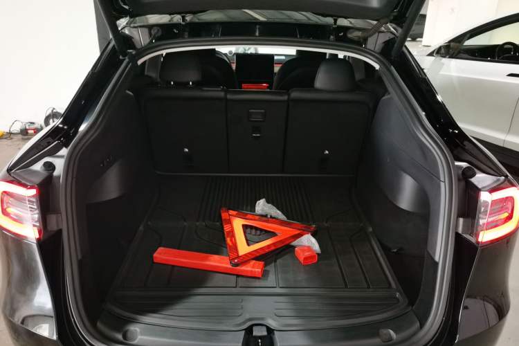 Used Tesla Model Y 2022 Long-Range All-Wheel-Drive Version