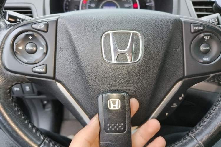 Used Honda CR-V 2013 2.4L Two-Wheel-Drive Luxury Edition
