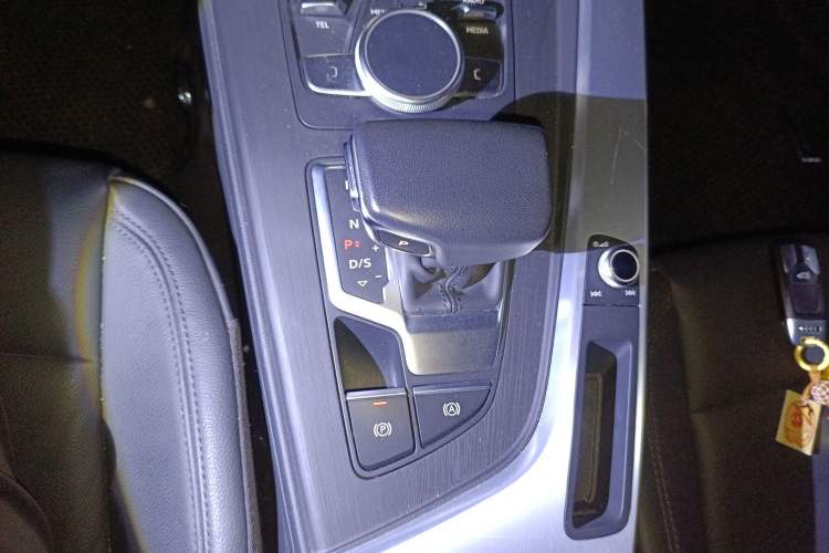 Used Audi A4L 2019 40 TFSI Fashion Version China V