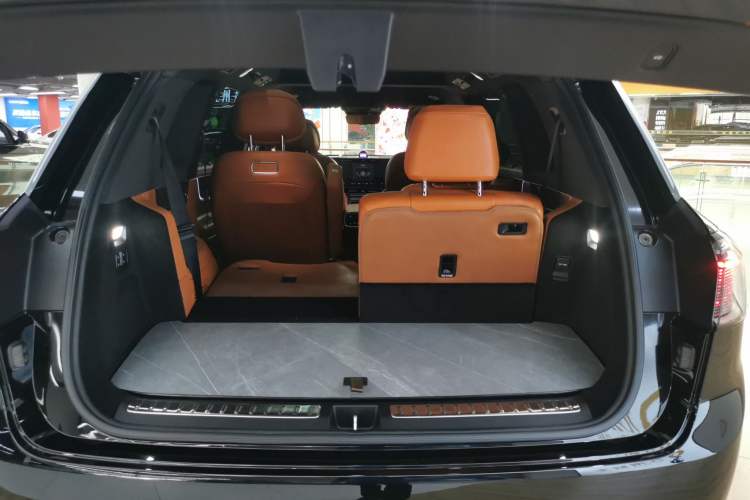 Used Hima AITO M9 2024 Range-Extended Max Edition 42 kWh 6-Seater Version
