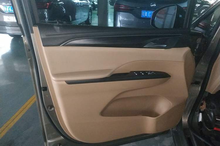 Used Buick GL8 2021 ES Landtrek 653T Luxury Model
