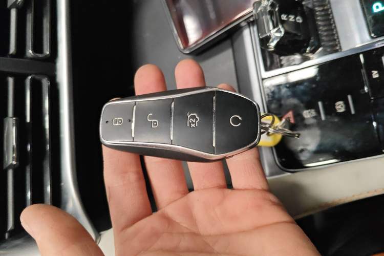 Used BYD Song PLUS New Energy 2024 HONOR Edition DM-i 110km Flagship PLUS
