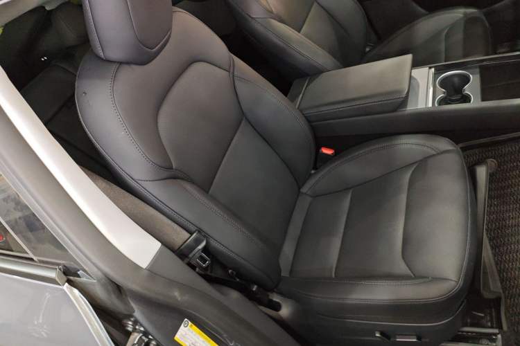 Used Tesla Model Y 2025 Rear-Wheel-Drive Version