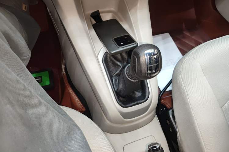 Used Citroen Elysee 2015 Zhishang Edition 1.6L Manual Fashion Model
