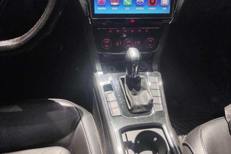 Used Volkswagen Passat 2016 330TSI DSG Luxury Edition
