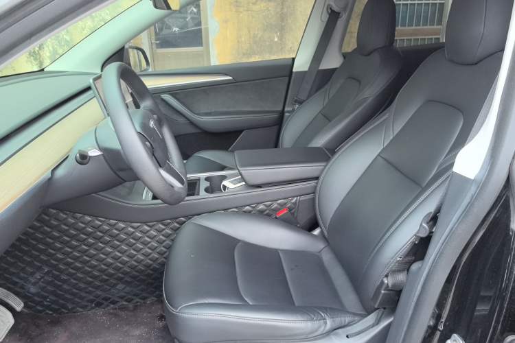 Used Tesla Model Y 2022 Long-Range All-Wheel-Drive Version