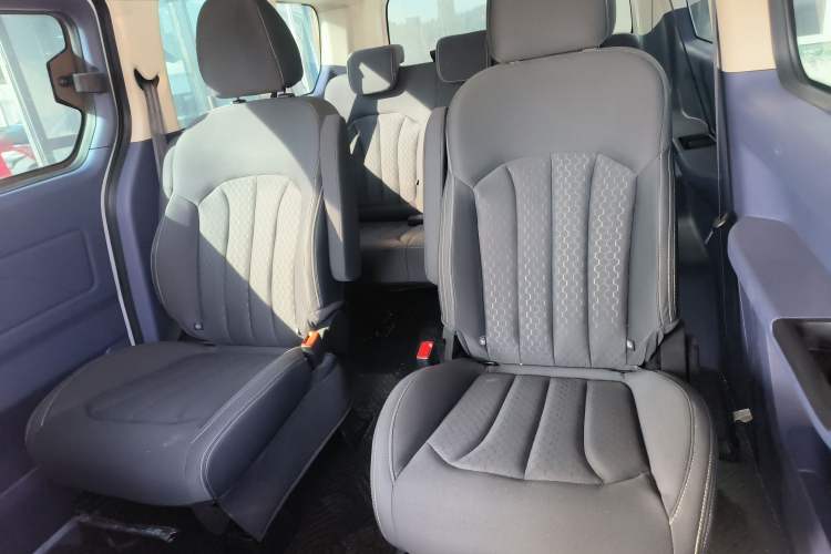 Used  Ruisheng Ace M7 2025 2.0L Automatic Long Wheelbase Luxury Version 7 Seats
