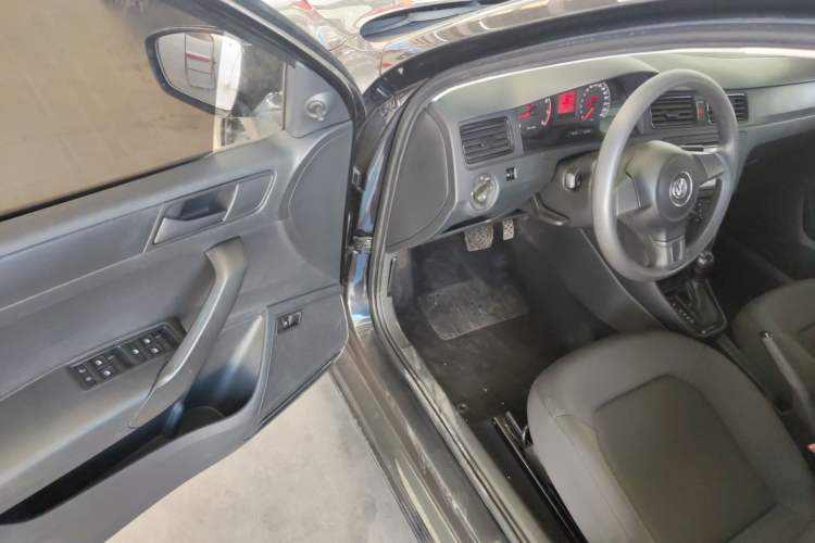 Used Volkswagen Santana 2015 1.6L Automatic Fashion Edition
