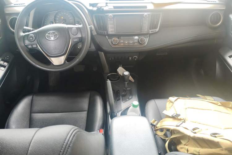 Used Toyota RAV4 2015 2.0L CVT Two-Wheel Drive Fashion Edition