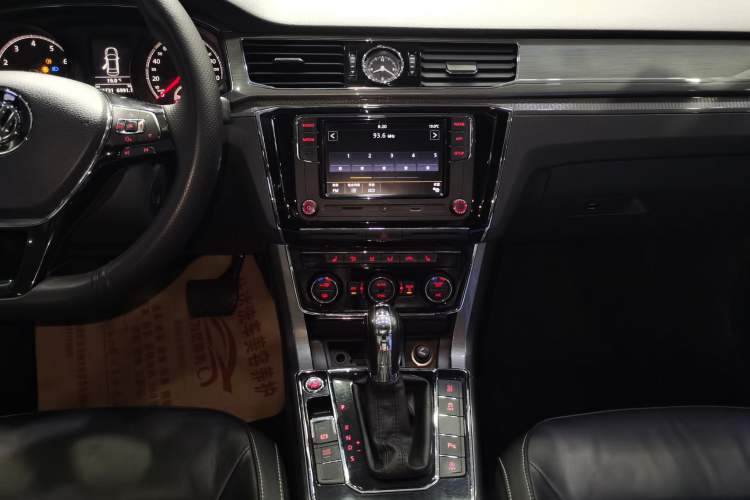 Used Volkswagen Passat 2017 280TSI DSG Luxury Edition
