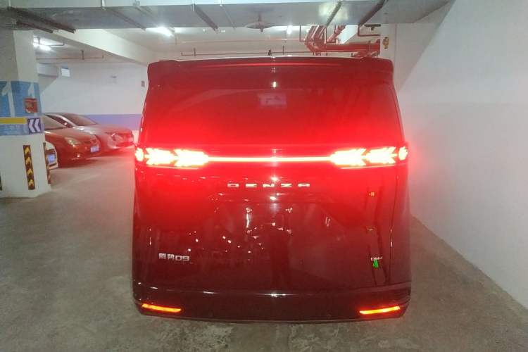 Used Denza D9 2022 DM-i 1040 Prestige Model