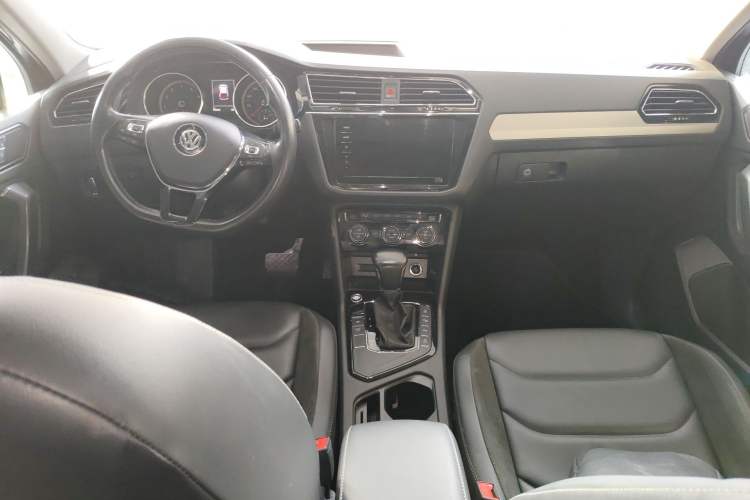 Used Volkswagen Tiguan L 2019 Revised 330TSI Automatic Two-Wheel Drive Smart & Luxury Edition China VI Standard
