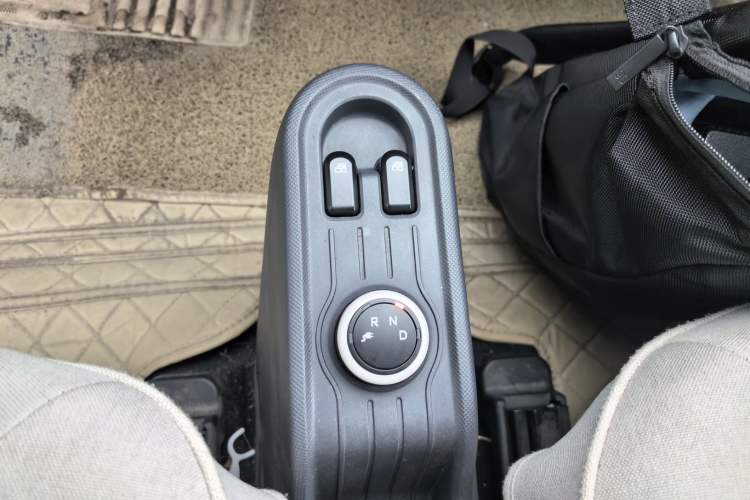 Used Wuling Hongguang MINIEV 2021 Macaron Sandwich Model 120 km Lithium Iron Phosphate