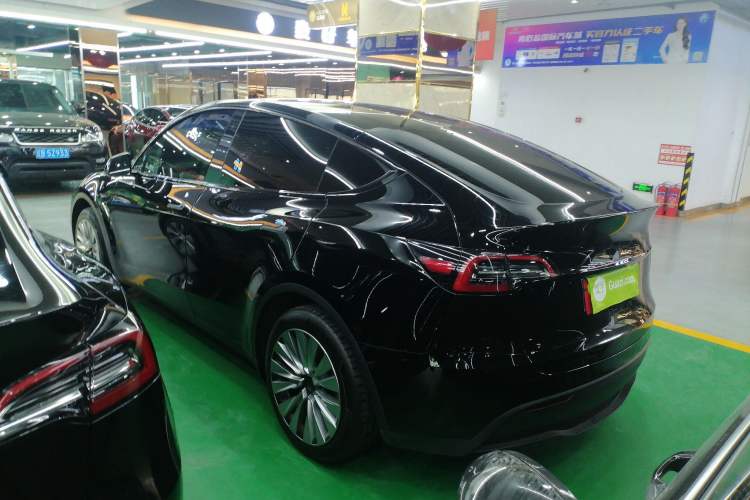 Used Tesla Model Y 2023 Long-Range All-Wheel-Drive Version
